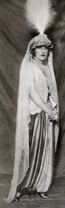 Framed Print : Florence Gould in costume for the Perian Gala, Juan les Pins