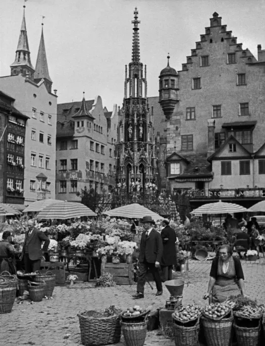 Framed Print : Flower market in Nuremberg, Germany Framed Print : Flower market in Nuremberg, Germany