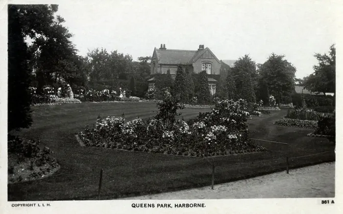 Framed Print : Flowerbeds at Queens Park, Harborne, south-west Birmingham Framed Print : Flowerbeds at Queens Park, Harborne, south-west Birmingham