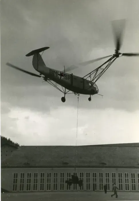 Framed Print : Focke Achgelis Fa223 Drache (Dragon) lifting ordnance Framed Print : Focke Achgelis Fa223 Drache (Dragon) lifting ordnance