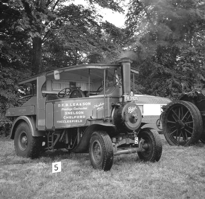 Framed Print : Foden Tractor number: 13222, Elizabeth Framed Print : Foden Tractor number: 13222, Elizabeth
