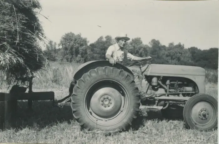 Framed Print : Fordson Vintage Tractor and Haycart Framed Print : Fordson Vintage Tractor and Haycart