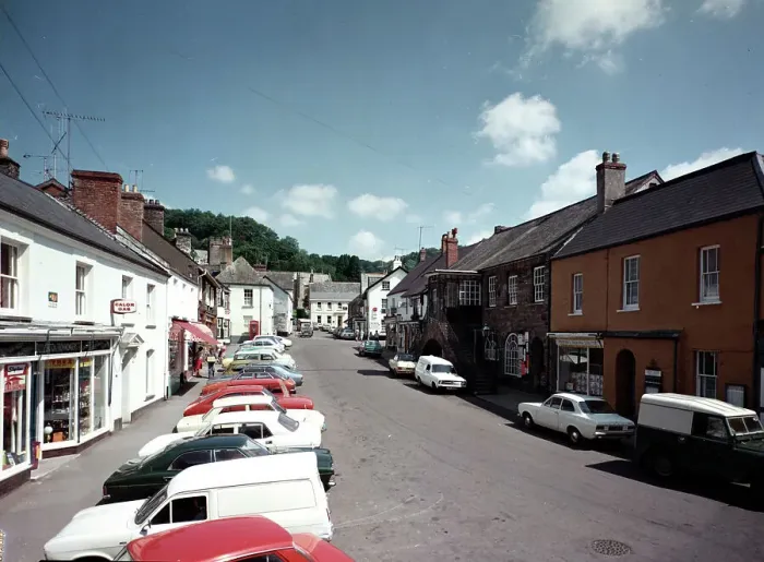 Framed Print : Fore Street, Dulverton, Exmoor Framed Print : Fore Street, Dulverton, Exmoor