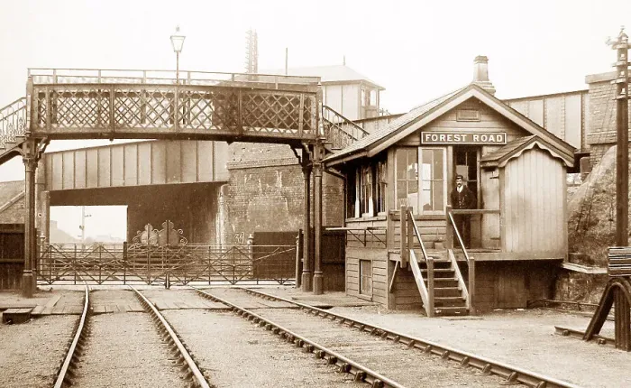 Framed Print : Forest Road Signal Box, Leicester, in 1903 Framed Print : Forest Road Signal Box, Leicester, in 1903