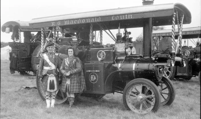 Framed Print : Foster Showmans Tractor Lord of the Isles UT 2109 Framed Print : Foster Showmans Tractor Lord of the Isles UT 2109