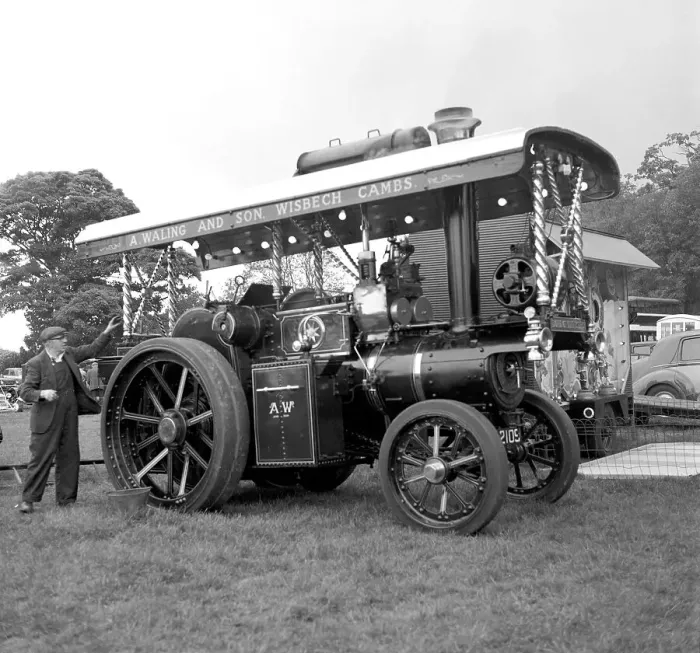 Framed Print : Foster Showman's Tractor number: 14589, Lord of the Isles Framed Print : Foster Showman's Tractor number: 14589, Lord of the Isles