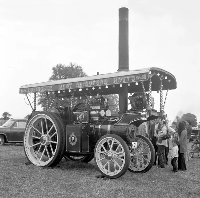 Framed Print : Foster Showman's Tractor UX 6727 Maid Marian Framed Print : Foster Showman's Tractor UX 6727 Maid Marian