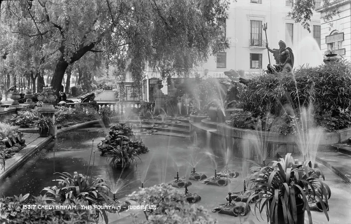 Framed Print : The Fountain in Cheltenham
