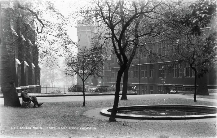 Framed Print : Fountain Court, Middle Temple, London Framed Print : Fountain Court, Middle Temple, London