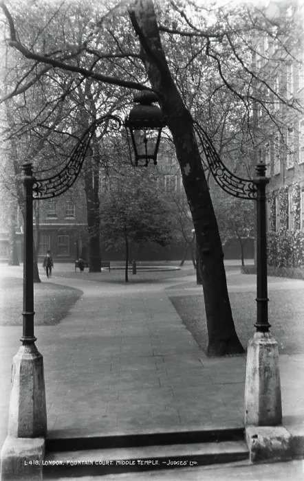 Framed Print : Fountain Court, Middle Temple, London Framed Print : Fountain Court, Middle Temple, London