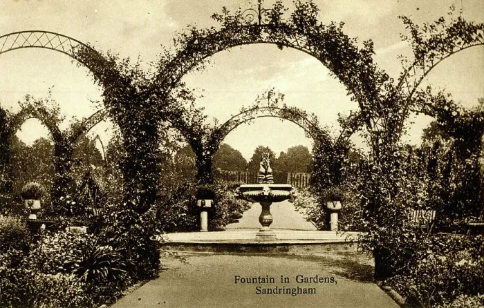 Framed Print : Fountain in Gardens, Sandringham, Norfolk Framed Print : Fountain in Gardens, Sandringham, Norfolk