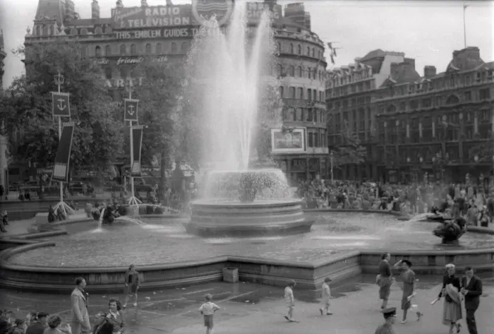 Framed Print : Fountain, Trafalgar Square - Coronation of Elizabeth II Framed Print : Fountain, Trafalgar Square - Coronation of Elizabeth II