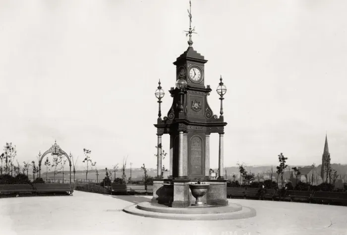 Framed Print : Fountain, Woodhouse Moor, Leeds Framed Print : Fountain, Woodhouse Moor, Leeds