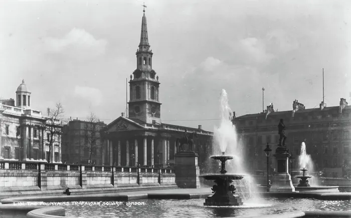Framed Print : The Fountains at Trafalgar Square, London Framed Print : The Fountains at Trafalgar Square, London