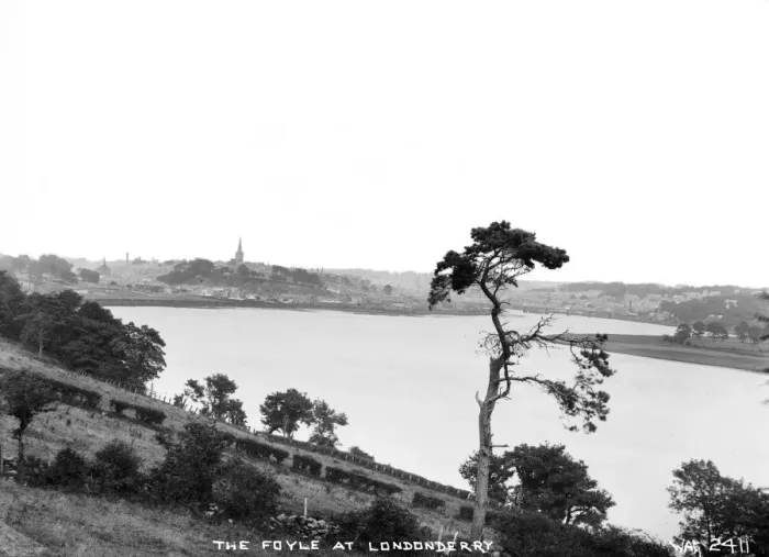 Framed Print : The Foyle at Londonderry Framed Print : The Foyle at Londonderry