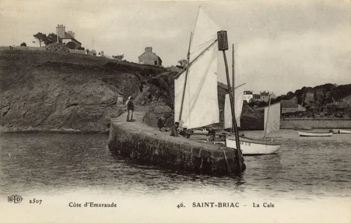 Framed Print : France - Brittany - The Emerald Coast - Saint-Briac - Jetty Framed Print : France - Brittany - The Emerald Coast - Saint-Briac - Jetty