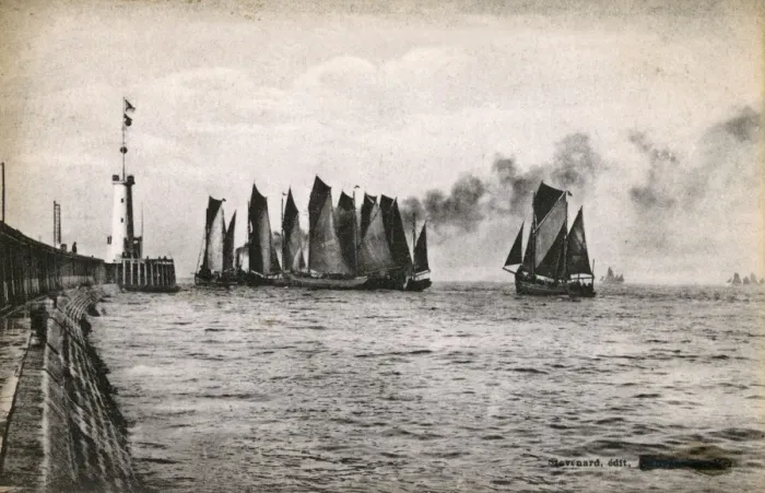 Framed Print : France - Departure of the Herring Fleet - Boulogne-sur-mer Framed Print : France - Departure of the Herring Fleet - Boulogne-sur-mer