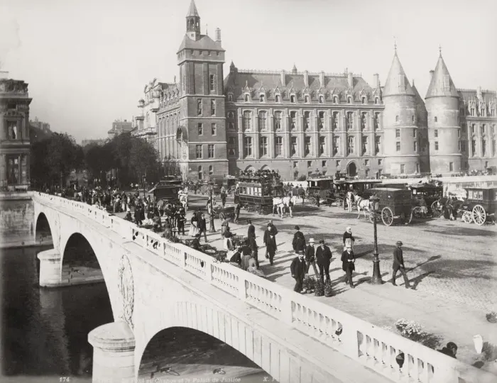 Framed Print : France - Paris, Pont au Cahnge and the Palais de Justice Framed Print : France - Paris, Pont au Cahnge and the Palais de Justice