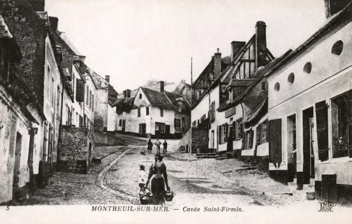 Framed Print : France, Pas-de-Calais Department - Montreuil-sur-Mer Framed Print : France, Pas-de-Calais Department - Montreuil-sur-Mer