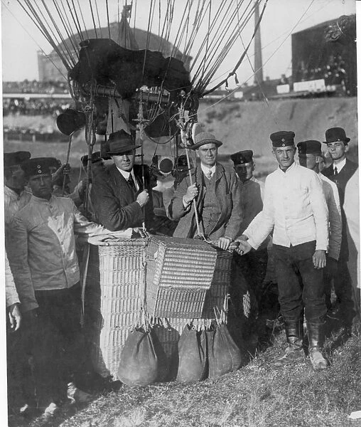 Francis McClean (left in balloon basket) and Griffith Brewer