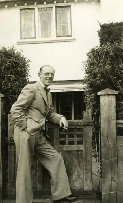 Framed Print : Frank Jennens (1893-1957). jpg Framed Print : Frank Jennens (1893-1957). jpg
