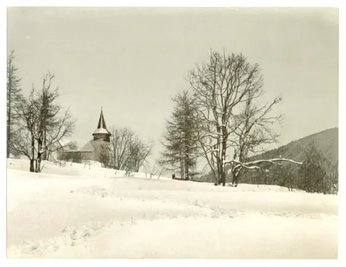 Framed Print : Frauenkirch, near Davos, Grisons, Switzerland, in winter (re Framed Print : Frauenkirch, near Davos, Grisons, Switzerland, in winter (re