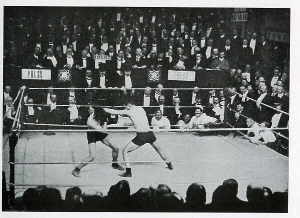 Freddie Welsh and Packy McFarland in boxing match