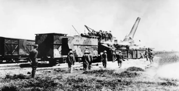Framed Print : French 320 mm gun on railway mounting, WW1 Framed Print : French 320 mm gun on railway mounting, WW1