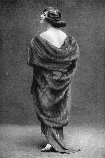 The French actress Mlle Jane Marnac (1919), Paris