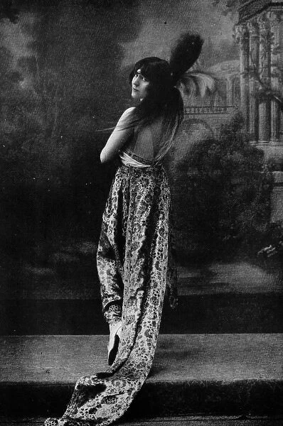The French actress Mlle Regine Flory (1919), Paris