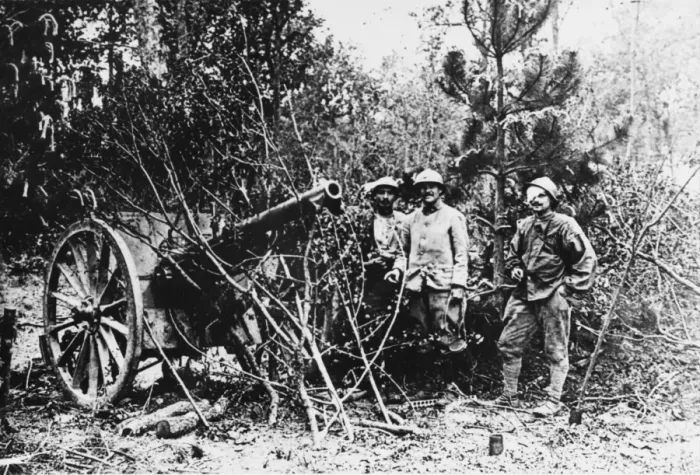 Framed Print : French artillery WWI