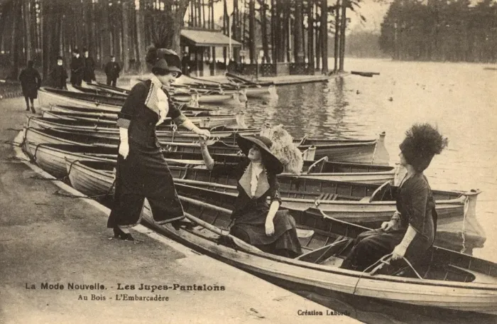 Framed Print : French girls wearing Jupe-Culotte trousers - Paris, France