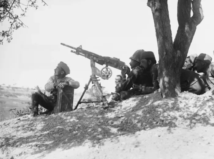 Framed Print : French machine gun WWI
