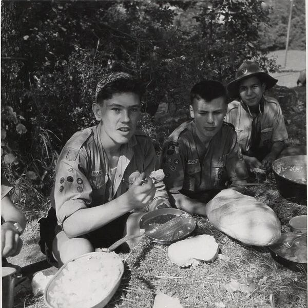 French scouts eating from earth table