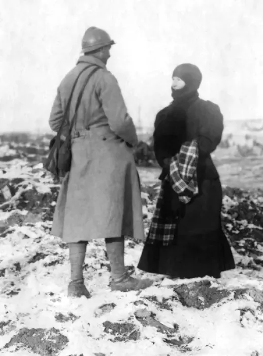 Framed Print : French soldier and wife, Western Front, WW1 Framed Print : French soldier and wife, Western Front, WW1