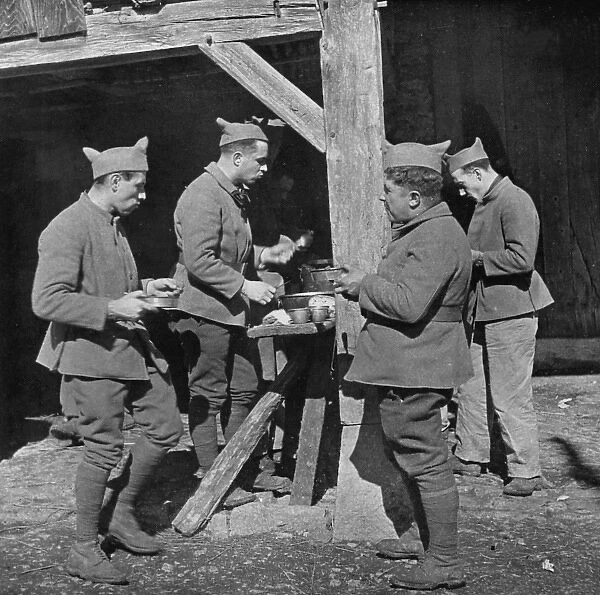 French soldiers eating, 1939