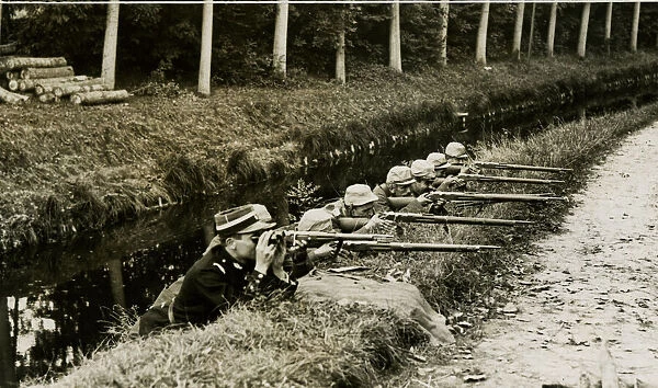 French Soldiers with rifles, WW1
