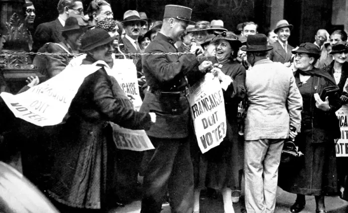 Framed Print : French Suffragettes in Paris, 1936 Framed Print : French Suffragettes in Paris, 1936