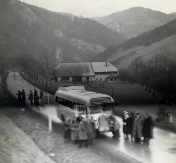 Framed Print : Friends Ambulance Unit (FAU) Vintage Leyland Bus, Semmering Framed Print : Friends Ambulance Unit (FAU) Vintage Leyland Bus, Semmering