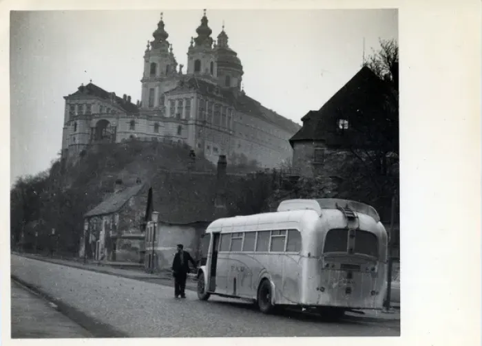 Framed Print : Friends Ambulance Unit (FAU) Vintage Leyland Bus, Melk Framed Print : Friends Ambulance Unit (FAU) Vintage Leyland Bus, Melk