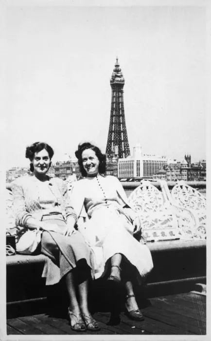 Framed Print : Two friends on a bench at Blackpool, Lancashire Framed Print : Two friends on a bench at Blackpool, Lancashire