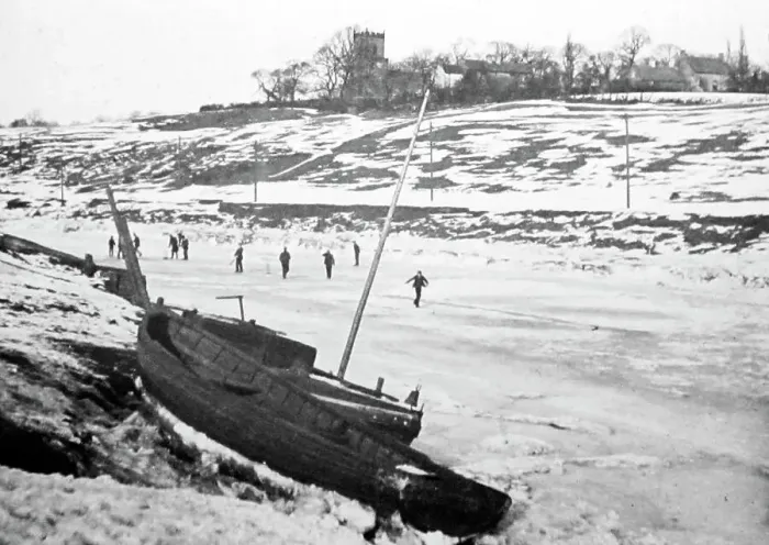 Framed Print : Frozen River Tees, Yarm on Tees in the early 1880s Framed Print : Frozen River Tees, Yarm on Tees in the early 1880s