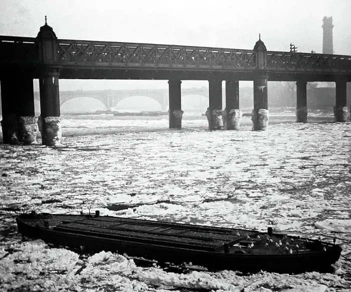 Framed Print : Frozen River Thames at Hungerford Bridge, London Framed Print : Frozen River Thames at Hungerford Bridge, London