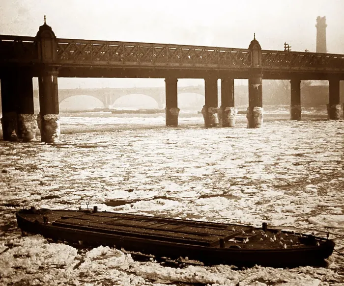 Framed Print : Frozen River Thames at Hungerford Bridge, London Framed Print : Frozen River Thames at Hungerford Bridge, London