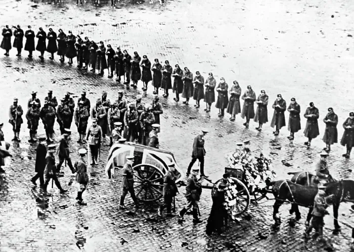 Framed Print : The funeral cortage of Lord Roberts in London Framed Print : The funeral cortage of Lord Roberts in London