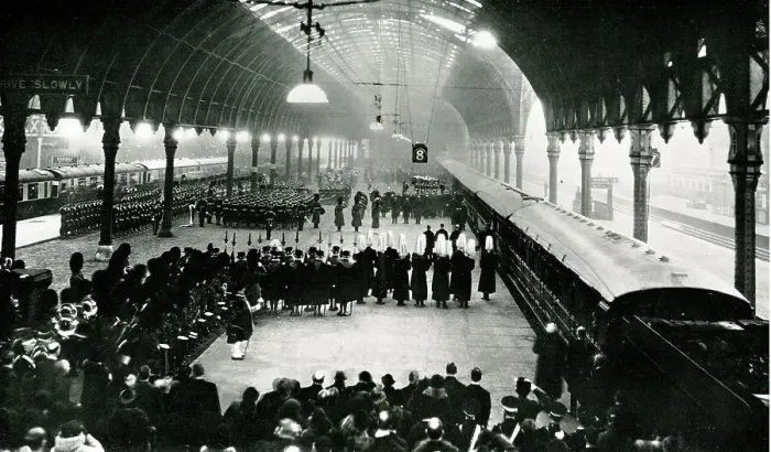 Framed Print : Funeral of King George V, coffin put on train at Paddington Framed Print : Funeral of King George V, coffin put on train at Paddington
