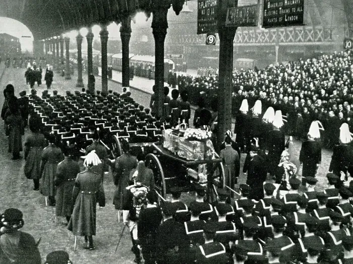 Framed Print : Funeral of King George V, Gun Carriage at Paddington Framed Print : Funeral of King George V, Gun Carriage at Paddington