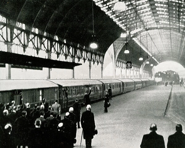 Funeral of King George V, Royal Train leaves Paddington