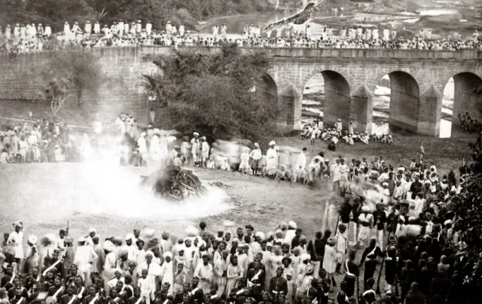 Framed Print : Funeral pyre, India, circa 1890 Framed Print : Funeral pyre, India, circa 1890