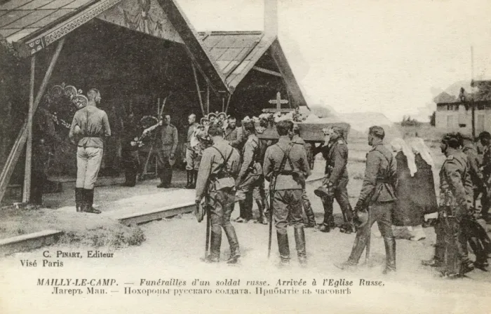 Framed Print : Funeral of a Russian soldier - Mailly-le-Camp, France